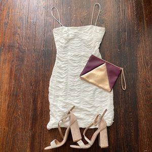 Hello! I’m selling this never been worn white dress, it still has the tags!